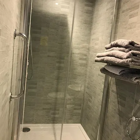 Norman With Free Parking Πανσιόν Γουίτμπι