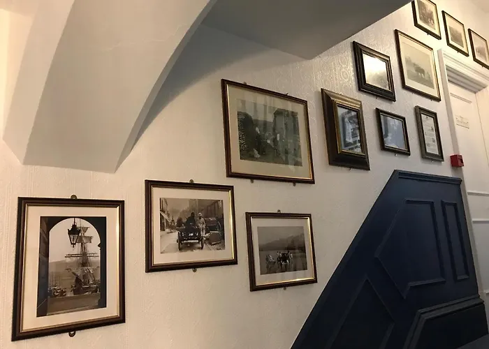 ゲストハウス Norman With Free Parking 4*