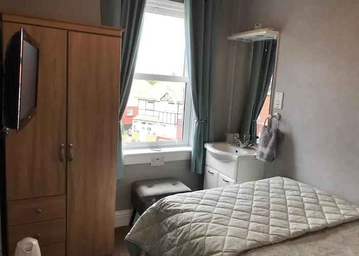 ゲストハウス Norman With Free Parking