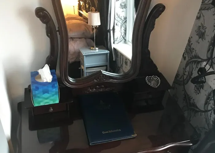 ゲストハウス Norman With Free Parking 4*